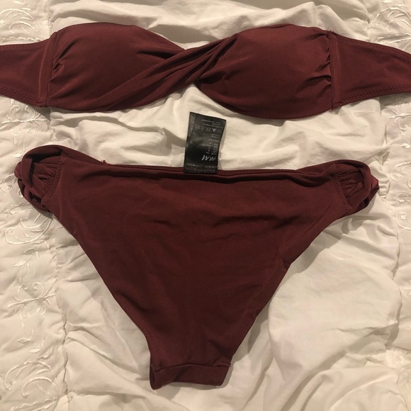 Bikini - Picture 3 of 5